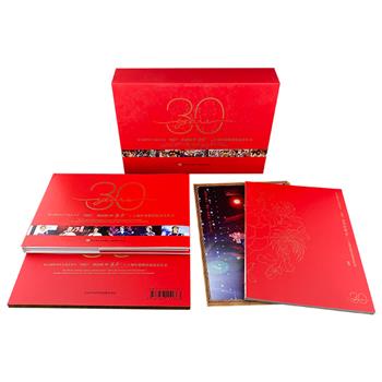 87版《红楼梦》30周年再聚首纪念珍藏版！《1987，我们的红楼梦》盒装，一套留住红楼之美的珍贵影像合集，一场盛大的文化集体回忆。图文并茂，装帧精美，适合珍藏。