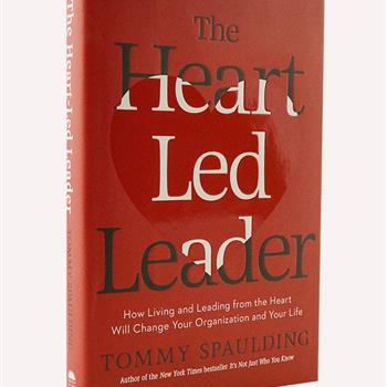 英文原版《The Heart-Led Leader》，是世界知名的领导力演讲家汤米·斯波尔丁的著作，通过他自己的真实故事，及这些年遇到或者共事过的一些卓越领导人的案例，对成功领导者品质进行了一一剖析；并教会读者如何把领导哲学纳入到职业生涯、经营管理及领导他人，甚至个人生活中。原价156元，现团购价28元包邮！