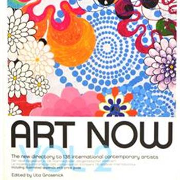 德国的资深国际艺术观察者评论家Uta Grosenick《Art Now:Volume 2》（艺术现在时 2）软精装，收录135余位世界知名当代艺术家，介绍每位艺术家的生平、展览历史并对其代表附的尺寸、年代、材料等附以说明，为读者提供必要的参考。原价305元，现团购价79元，全国包快递！