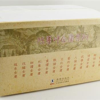 海豚出版社《陈墨评金庸系列》箱装全13册，32开布面精装，是金庸本人认可的金学家——陈墨先生多年研究的一次集中梳理，也是市面上较全的一套评析金庸作品的学术研究成果，涉及金庸小说的武学、情爱、艺术、文化等多个角度，全方位带你重温金庸武侠作品的艺术魅力。定价700元，现团购价226元包邮！